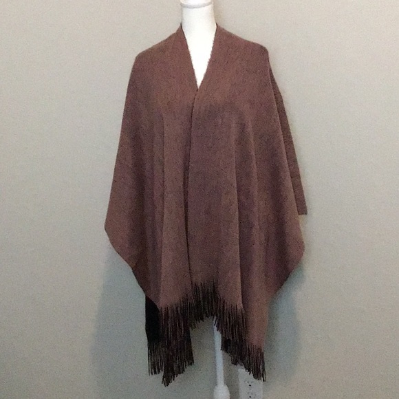 Vince Camuto ruana/wrap in softest black/deep dusty rose acrylic, One Size - Picture 6 of 10